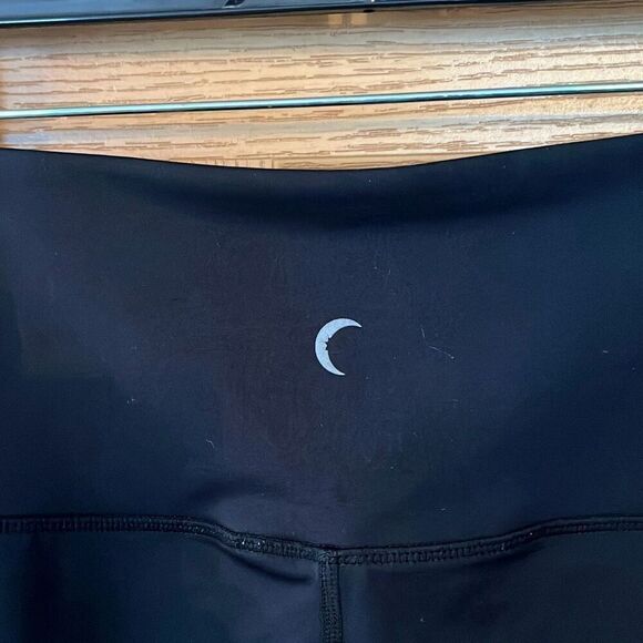 Zyia Black Leggings with Leopard Print Accent Size 6-8 - Picture 3 of 5